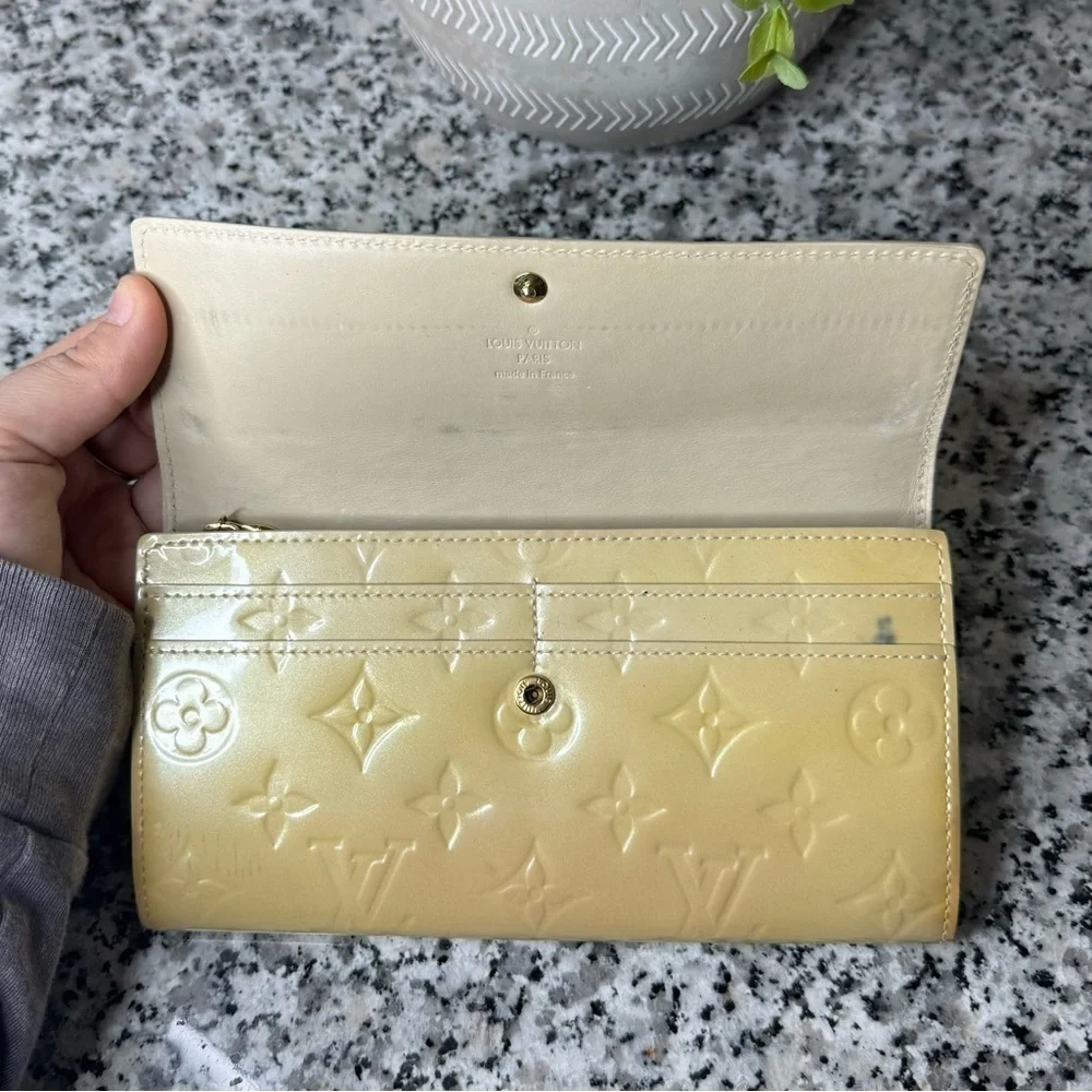 Louis Vuitton TN0181 2011 Vintage Vernis Patent Leather Sarah Wallet AUTHENTIC